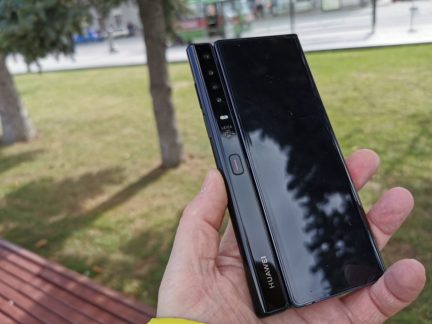 Первый взгляд на Huawei Mate Xs: планшет и смартфон в одном устройстве